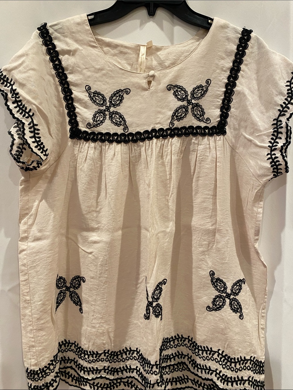 NWOT Final Touch Shimmering Ivory Tunic with Black Embroidery